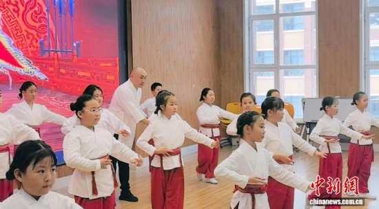 �����݆Tʷ����(qu��n)���ڽoС�W(xu��)�������n����ʯ���� �z