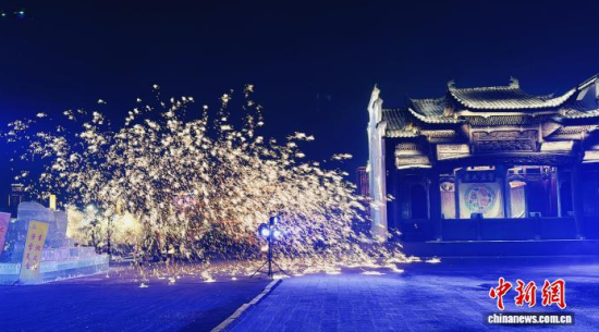 �����д����ϵ���Ļ��w�(y��n)��(ch��ng)������ʯ���� �z