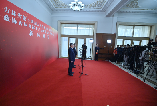 1��26�գ������f(xi��)����ʡ��ʮ����ί�T�����ĴΕ��hί�Tͨ���������۝�(��һ)�ش�ӛ���ᆖ�� ���� �z