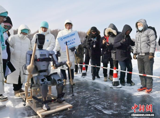 1��10���������L����һ���C���˱�ѩِ�У��C�������������ϓ]��ѩ�����ڱ����ϊ^�����С���������ӛ�� ���� �z