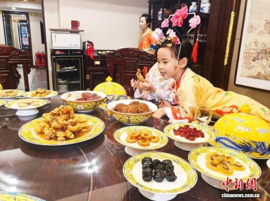 2��5��������ʡ�����У������M����Сʳ��Ʒ�L���M��˴��롱����������ӛ�� ʯ���� �z