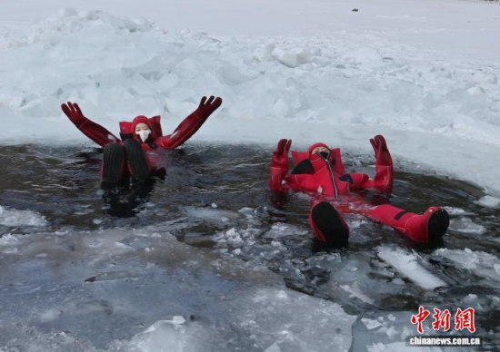 2��5��������ʡ�L(zh��ng)������һ�(xi��ng)��(d��)�صı����(xi��ng)Ŀ���������ο�ǰ���w�(y��n)���ڇ�(y��n)������������c��������Ŀ�ļtɫ�����b�䣬��ȻƯ���ڱ���֮�������܄e�µı�ѩ��Ȥ�������� �z